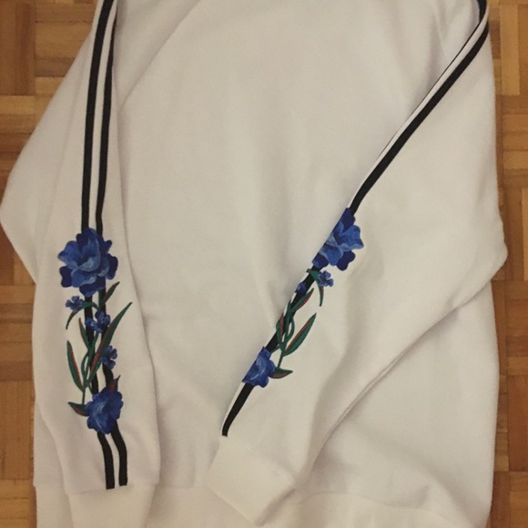 White crew neck - Picture 2 of 2
